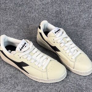 Diadora Premium Leather - Cream and Black Casual Sneakers Unisex Women’s US 5